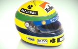 Aukcione parduoti Ayrton Senna šalmas ir kombinezonas