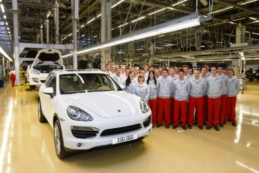 Porsche švenčia 100 000-ąjį Cayenne