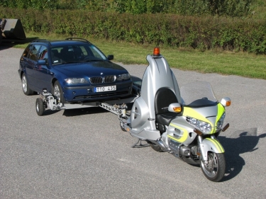 Motociklas skirtas automobiliams transportuoti