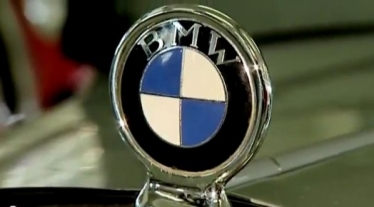 Mėlyna, balta, juoda - BMW ženkliuko istorija